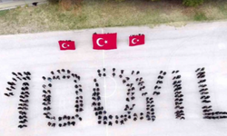Eskişehir'de​​​​​​​ Koreografi Güzel Görüntüler Oluşturdu: 240 Lise Öğrencisi "100. Yıl" Yazıp Türk Bayrağı Açtı