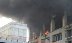 İstanbul Ataşehir'de İnşaat Halindeki Binada Yangın: Çok Sayıda Görevli Bölgeye Gönderildi