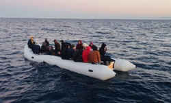İzmir Açıklarında Sahil Güvenlik Ekipleri 78 Düzensiz Göçmeni Kurtardı