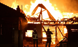 Kastamonu'da Korkutan Yangın! Alevler Geceyi Aydınlattı