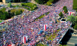 Polonya'da İktidara Karşı 1 Milyon Kişi Sokağa Çıktı