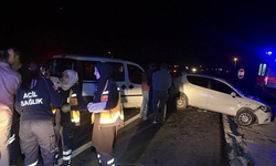 Aksaray'da Beş Araç birbirine Girdi Bir Çocuk Ağır Yaralı
