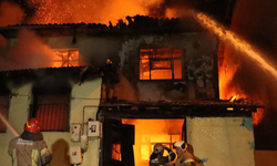 Bursa'da Metruk Binada Çıkan Yangın İtfaiye Ekiplerince Kontrol Altına Alındı