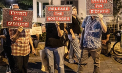 Tel Aviv'de Binlerce Gösterici, Gazze'deki Esirlerin Eve Dönüşü İçin Çağrı Yaptı