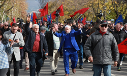 Arnavutluk'ta muhalefet partileri protesto  gösterisi gerçekleştirdi!