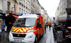 Paris'in Göbeğinde Turistlere Saldırı: Bir Kişi Hayatını Kaybetti, İki Kişi Yaralandı