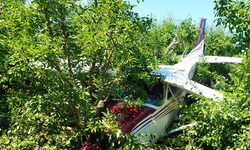 Havada düşen uçağın bir parçası bahçede bulundu