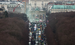 Berlin'de Çiftçilerden Yüksek Vergilere Karşı Büyük Protesto