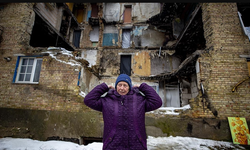 Ukrayna savaşa rağmen yıkılan şehirlerinin yeniden inşasına başladı!