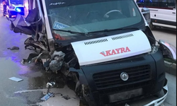 Eskişehir'de İşçi Servisi Virajı Alamayarak Kaza Yaptı: 12 Yaralı