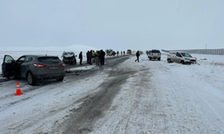 Kars'ta trafik kazasında 11'i ağır 9 kişi yaralandı!