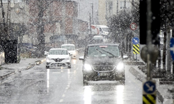 Kar yağışı İstanbul'un bazı mahallelerinde etkili oldu