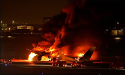 Tokyo  Havalimanında kaza: 379 yolcuyu taşıyan uçak pistte cayır cayır yandı!