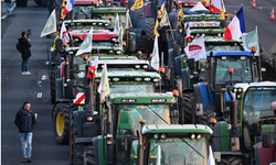 Belçika'da Protesto! Avrupa Parlamentosu'nu Kuşatan Çiftçiler Ana Yolları Kapattı!