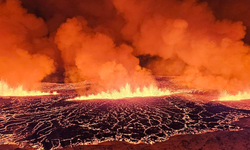 İzlanda'daki yanardağ yeniden faaliyete geçti!