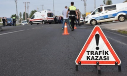 İzmir'de TIR minibüse çarptı: 2 ölü, 12 yaralı!