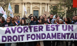 Fransa'da kürtaj anayasal bir hak olarak onaylandı