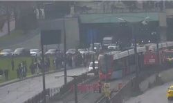 İstanbul'da Tramvay Kazası: Topkapı'da Yaya Tramvayın Altında Sıkıştı