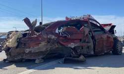 Kocaeli'de Feci Kaza: Dingili Kopan Araçtan Fırlayan Yolcu, Bir Otomobilin Üzerinden Geçerek Hayatını Kaybetti