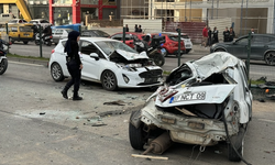 Antalya'da 3 araç birbirine girdi:  2 kişi öldü