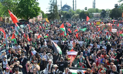 Beyazıt Meydanı'ndan Ayasofya Camii'ne İsrail Protestosu: Binlerce Kişi Bir Araya Geldi