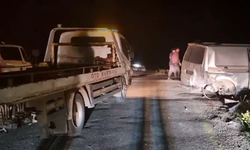 Diyarbakır-Batman Karayolunda Otomobil ile Minibüs Çarpıştı: 3'ü Çocuk 13 Kişi Yaralandı