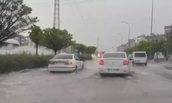 Konya'da Sağanak Yağmur: Cadde ve Sokaklar Göle Döndü