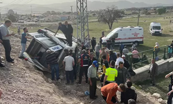 Kütahya'da Yolcu Minibüsü Şarampole Devrildi: 14 Yaralı