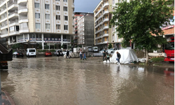 Siirt’te Sağanak Yağış: Cadde ve Sokaklar Göle Döndü