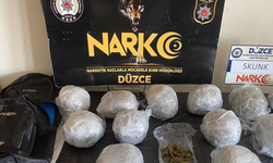 Düzce'de İstanbul plakalı araçta uyuşturucu yakalandı!