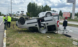 Sivas'ta hafif ticari araç kazası: 3 kişi yaralandı