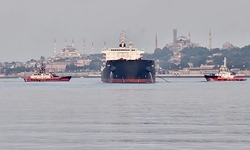 İstanbul Boğazı'nda gemi arızası nedeniyle boğaz trafiğe kapatıldı