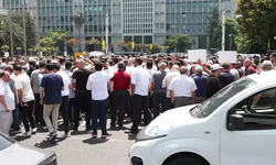 Özel Halk Otobüsü Sahiplerinden İBB Binası Önünde Ödeme Protestosu