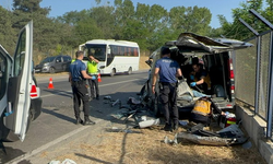 İşçi servisi ile minibüs çarpıştı! 2 kişi öldü, 9 kişi yaralandı