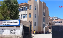 Diyarbakır'da 8'inci sınıf öğrencisi okul önünde bıçaklandı