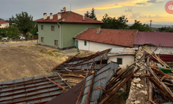 Beypazarı'nda Kuvvetli Rüzgar Çatıları Uçurdu