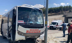 Burdur Otogarında Midibüs Kaza Yaptı: 15 Yaralı!