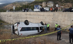 Sivas'ta Kaza! Minibüs 10 metreden uçtu! Çok sayıda yaralı var