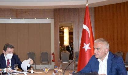 Bakanı Ersoy, Marmaris'te turizmcilerle buluştu