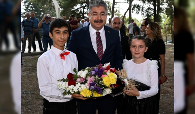 Vali Erdinç Yılmaz, Kırmacılı Şehit Mehmet Ünaldı İlkokulu'ndaki 100. Yıl Kutlamasına Katıldı