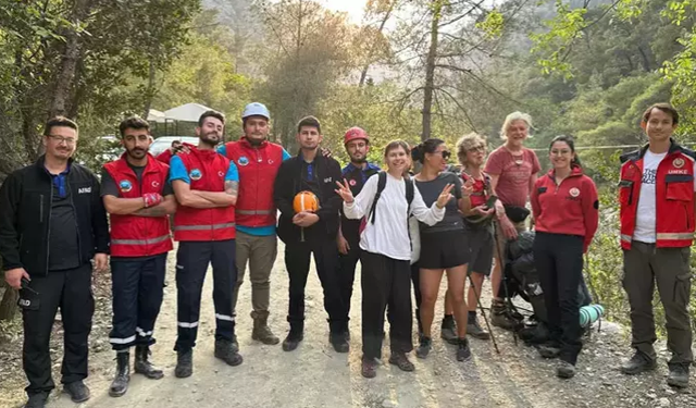 Orman Yangınında Mahsur Kalan 4 Turist Kurtarıldı