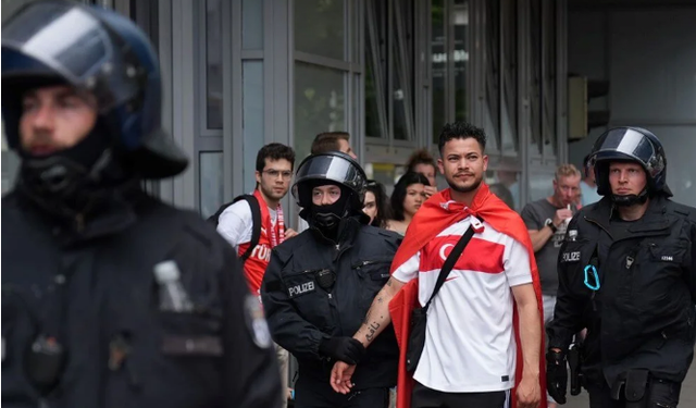 Almanya'da Türk taraftarlara gözaltı