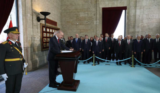 Cumhurbaşkanı Erdoğan'dan Anıtkabir'de 'kızıl elma'lı mesaj