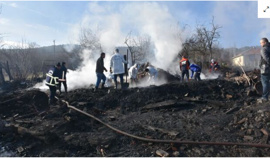 Sinop'taki yangında 5 ev zarar gördü 2 kişi öldü